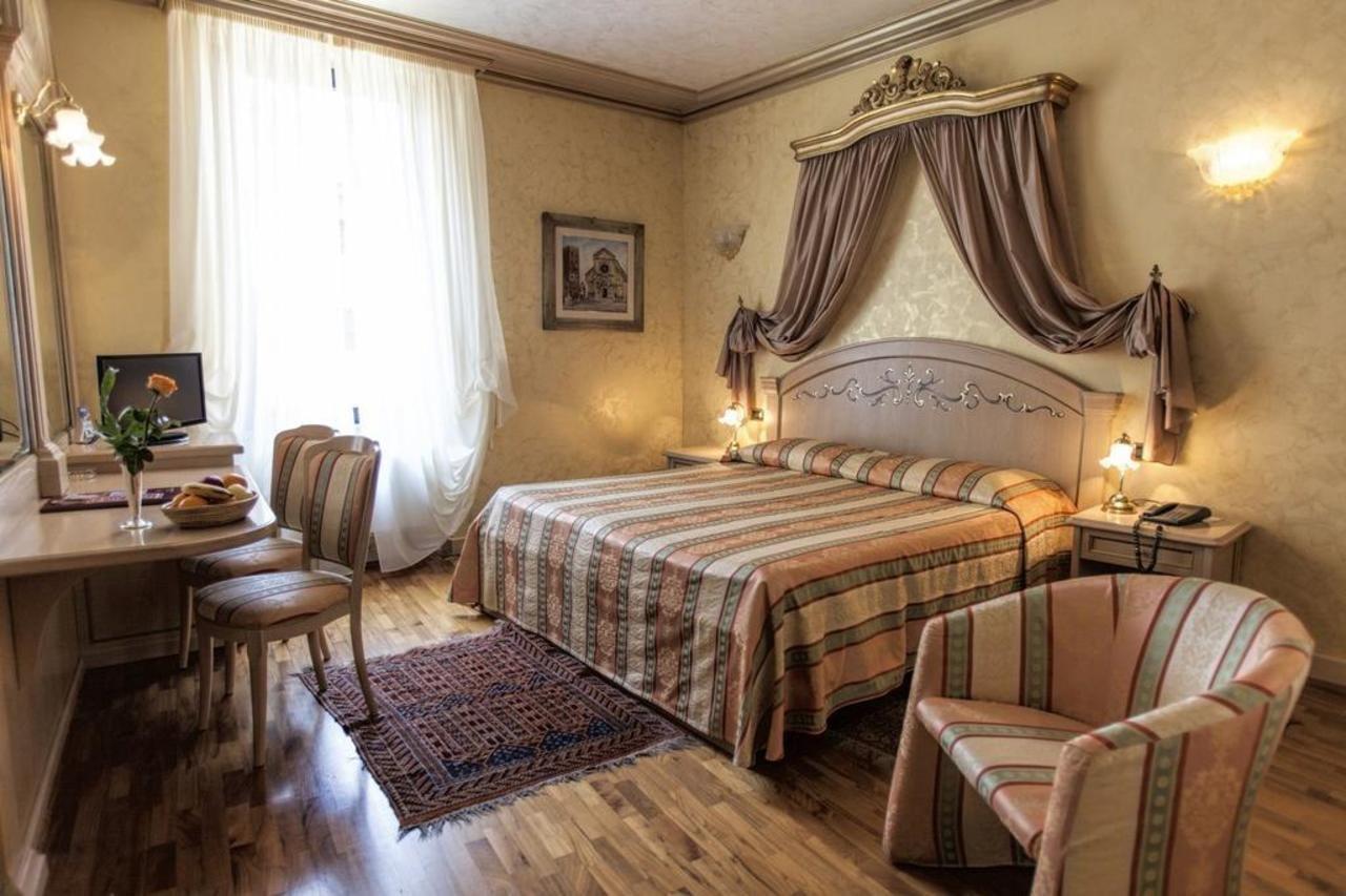 Hotel Colomba D'Oro Тропеа Екстер'єр фото